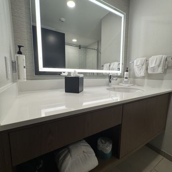 Embassy Suites by Hilton Madison Downtown - Hotels Near Me - Madison, Wisconsin