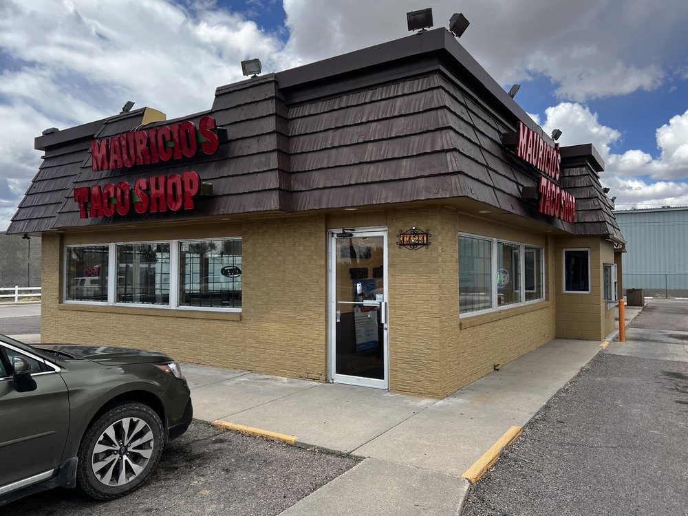 Mauricio's Taco Shop Logo