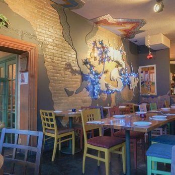Rocco's Plum Tomato - Italian Near Me - Etobicoke, Ontario