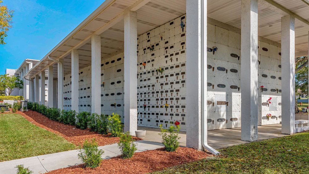 GARDEN SANCTUARY FUNERAL HOME Updated July 2024 16 Photos 7950