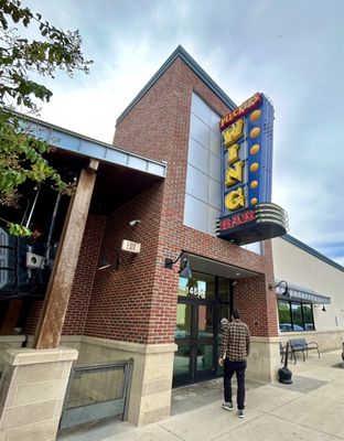 Pluckers Wing Bar by null