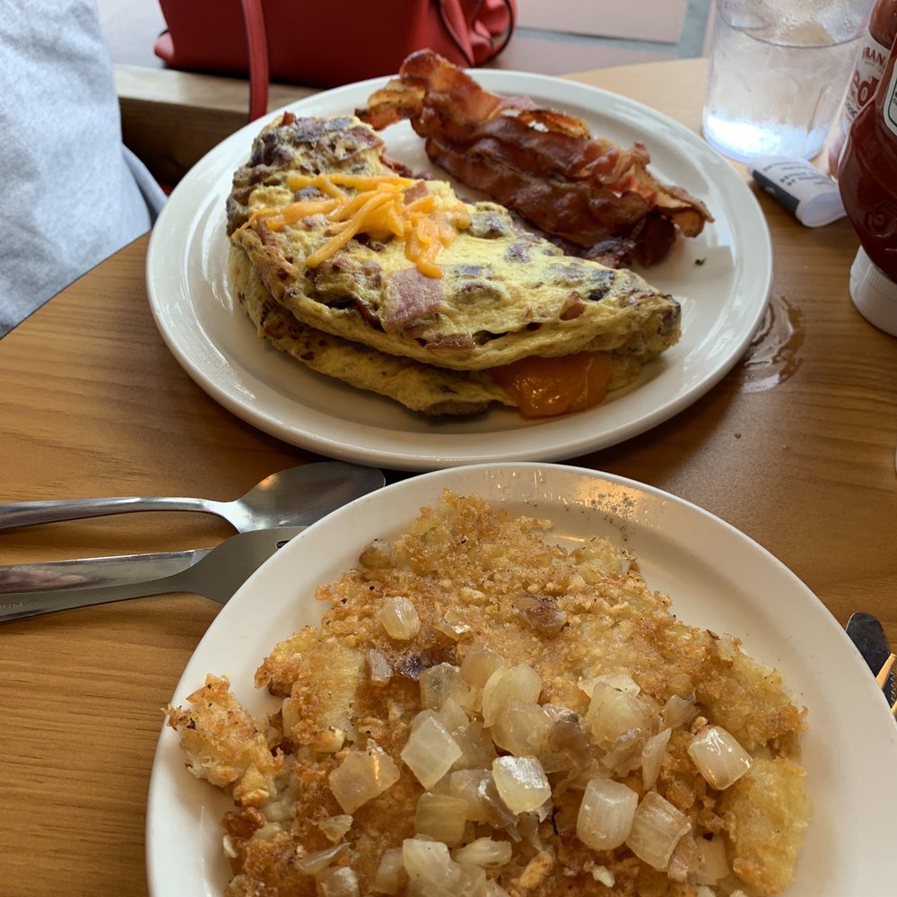 Wolfgang's Restaurant - Omelette with Shredded Hashbrowns - Breakfast & Brunch Near Me - Grand Rapids, Michigan Wolfgang's Restaurant - Omelette with Shredded Hashbrowns - Breakfast & Brunch Near Me - Grand Rapids, Michigan