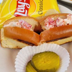 Nunan's Lobster Hut - Lobster roll - not much lobster