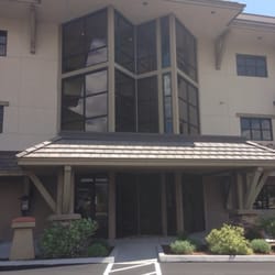 Paula Crenshaw MD - Front of building. Off hwy 395
