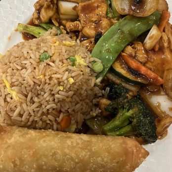 Szechuan Chinese Restaurant & Lounge - Lunch special hunan chicken with fried rice and egg roll - Chinese Near Me - Naples, Florida Szechuan Chinese Restaurant & Lounge - Lunch special hunan chicken with fried rice and egg roll - Chinese Near Me - Naples, Florida