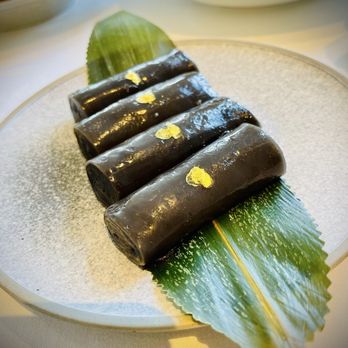 小白鷺餐廳 - Sesame Roll ... a very nostalgic dessert for people growing up in Hong Kong - Diners Near Me - Hong Kong, HK