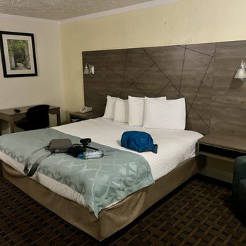 The Inn At Baechtel Creek - King bed - Hotels Near Me - Willits, California The Inn At Baechtel Creek - King bed - Hotels Near Me - Willits, California