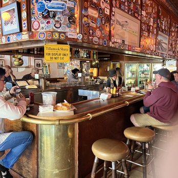 F Street Station - Bar area - American Near Me - Anchorage, Alaska F Street Station - Bar area - American Near Me - Anchorage, Alaska