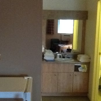 Resto le Douglas - a view of a kitchen from the hallway - Diners Near Me - Napierville, Quebec