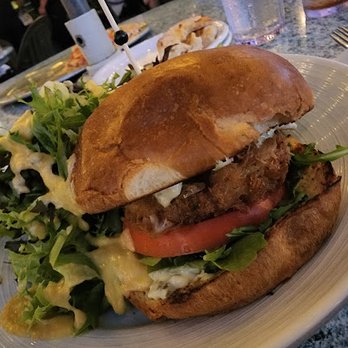 Nico's Pier 38 - Seafood Near Me - Honolulu, Hawaii