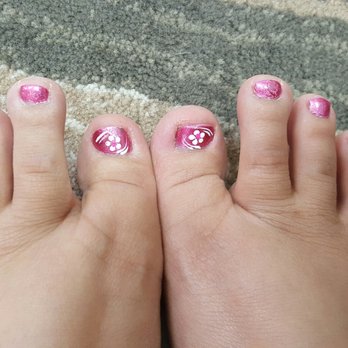 T & T Nails - Complimentary flower on my toes - Nail Salons Near Me - Atascadero, California T & T Nails - Complimentary flower on my toes - Nail Salons Near Me - Atascadero, California