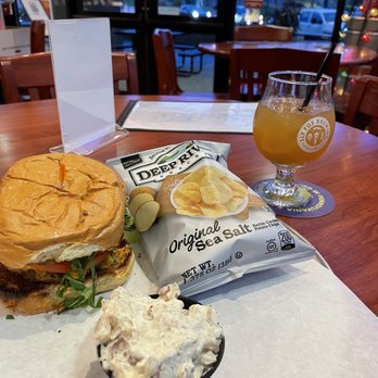 Sly Fox Taphouse at The Point - Cheeseburger - Pizza Near Me - Pittsburgh, Pennsylvania