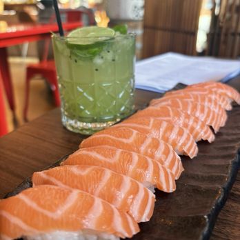 Nono Baru - Happy hour $1 salmon nigiri and kiwi mojito cocktail - Izakaya Near Me - San Francisco, California