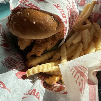 Raising Cane's Chicken Fingers - Bland Chicken Sandwich - American Near Me - Santa Monica, California Raising Cane's Chicken Fingers - Bland Chicken Sandwich - American Near Me - Santa Monica, California