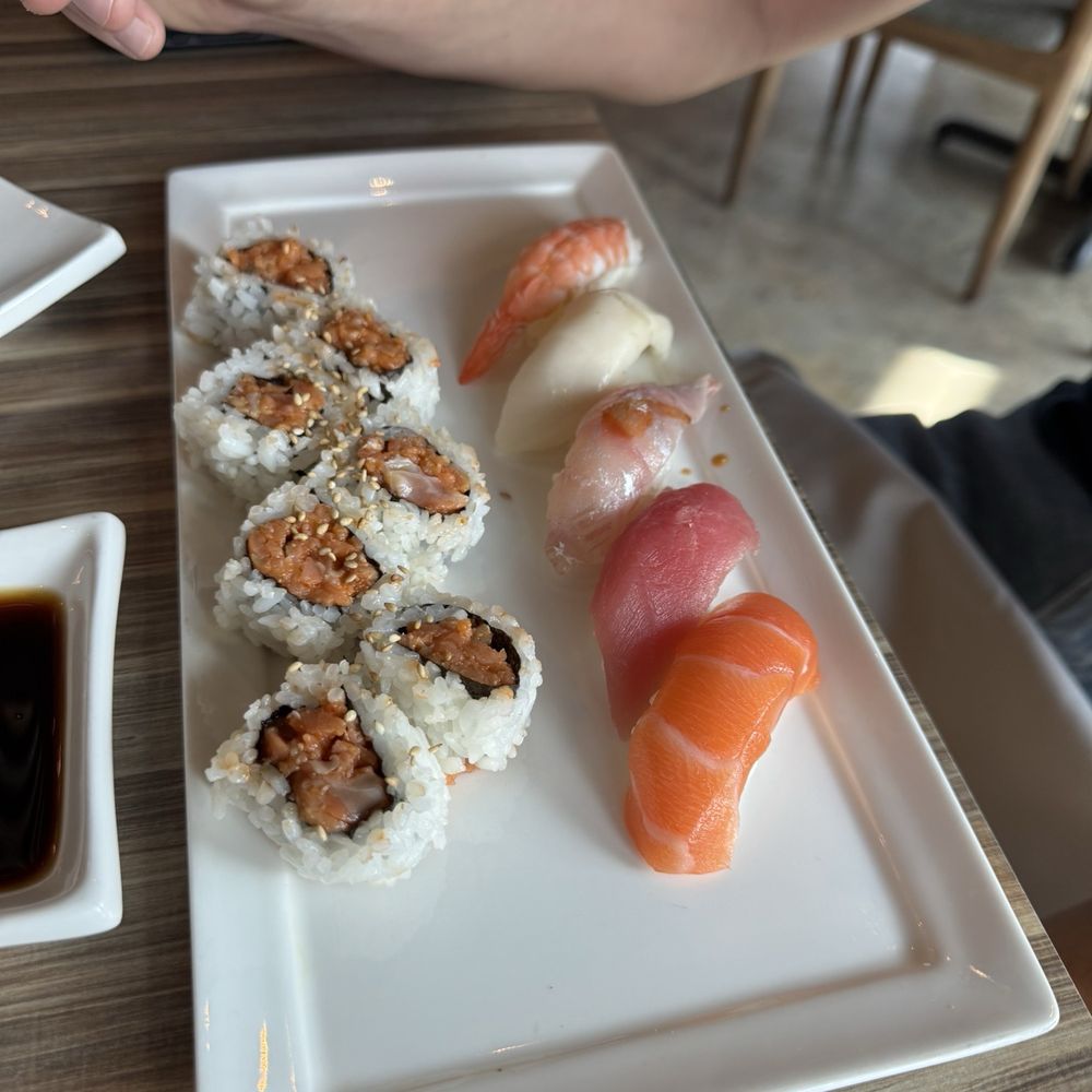 Sushi Combo B Lunch Special Sushi Combo B Lunch Special