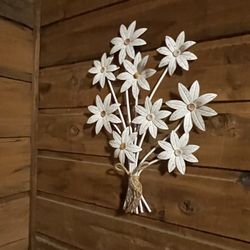 Cabin Fever - Modern metal floral decor that just doesn't go well with the simplicity of the rustic scheme.