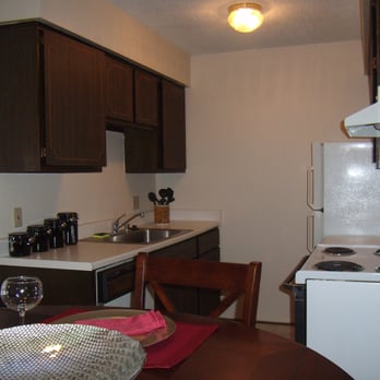 Clinton Manor Apartments - Kitchen - Apartments Near Me - Harrison Township, Michigan