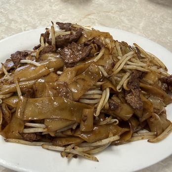 Fung Wah Restaurant - Beef Bean Sprout Chow Fun - Chinese Near Me - Daly City, California