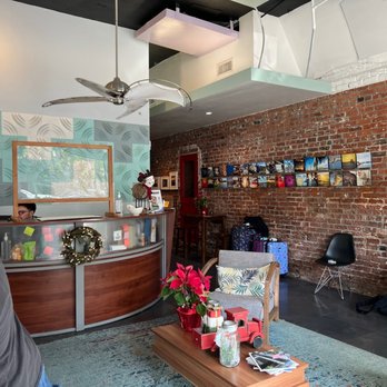 Hotel Royal - Check in counter - Hotels Near Me - Long Beach, California