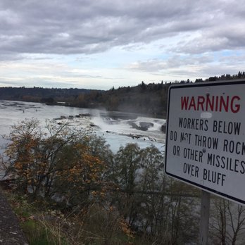 McLoughlin Promenade - the Willamette River Viewpoint (November 2016) - Parks Near Me - Oregon City, Oregon McLoughlin Promenade - the Willamette River Viewpoint (November 2016) - Parks Near Me - Oregon City, Oregon