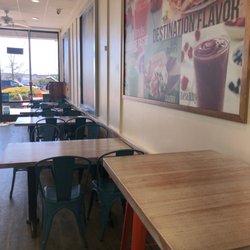 Tropical Smoothie Cafe - Seating