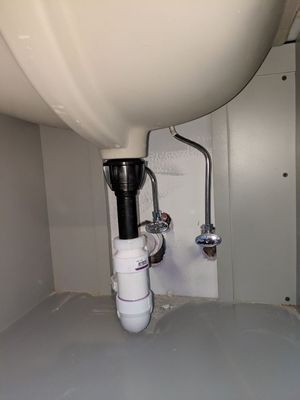 Everlast Plumbing And Gas Logo