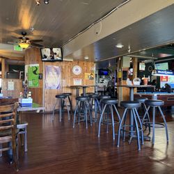 Hanko's Sports Bar & Grill - Interior
