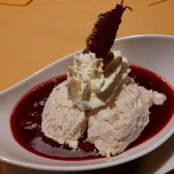Gasthof Zur Bruthenne - Maroni-Nockerl mit Weichselsauce