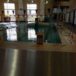 Student Recreation and Wellness Center - Swimming with the mini
