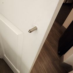 La Quinta Inn & Suites by Wyndham Atlanta Conyers - Missing door handles bathroom