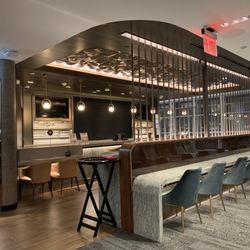 Delta Sky Club - Bar area