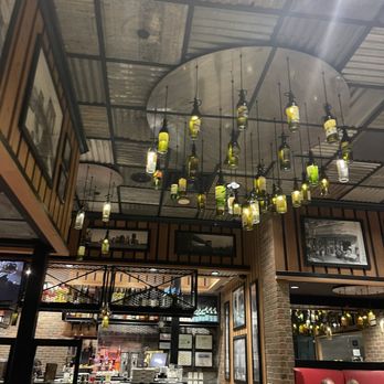 Grimaldi's Pizzeria - Decor, cute light fixture. - Pizza Near Me - Austin, Texas