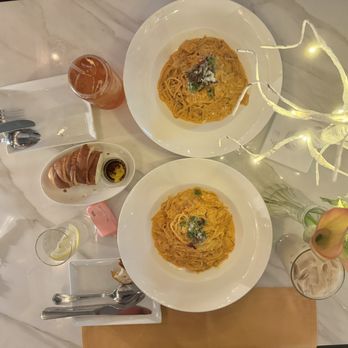 Caffe Concerto - Kimchi Carbonara, lavender milk tea, peach oolong tea - Pizza Near Me - Los Angeles, California