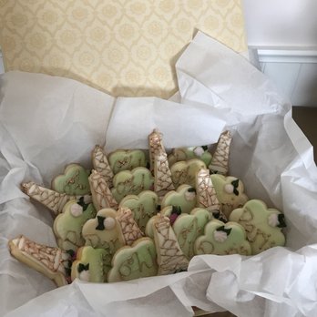 CC's Macarons and Desserts - Macarons Near Me