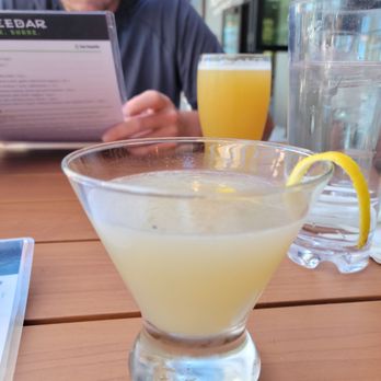Talking Cedar Restaurant - Mangotini and juicy  IPA - Distilleries Near Me - Rochester, Washington