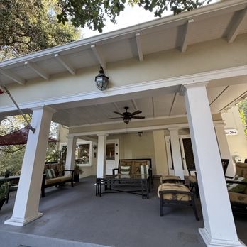 Arroyo Vista Inn - Front patio - Bed & Breakfast Near Me - South Pasadena, California