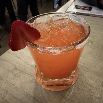 BJ's Restaurant & Brewhouse - Strawberry skinny margarita - New American Near Me - Queen Creek, Arizona