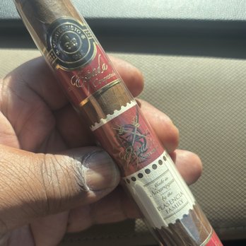 Vegas Classic Cigars - Montecristo Espada Conquistador - Cigar Bars Near Me - Las Vegas, Nevada Vegas Classic Cigars - Montecristo Espada Conquistador - Cigar Bars Near Me - Las Vegas, Nevada