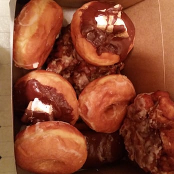Kettle Glazed Doughnuts - Sammi gave me a late night care package for my pregnant fiancé. I am definitely in gratitude. - Donuts Near Me - Hollywood, California Kettle Glazed Doughnuts - Sammi gave me a late night care package for my pregnant fiancé. I am definitely in gratitude. - Donuts Near Me - Hollywood, California