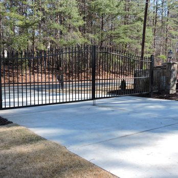 Kennedy Enterprise - a driveway with a fence and gate - General Contractors Near Me - Mooresville, North Carolina Kennedy Enterprise - a driveway with a fence and gate - General Contractors Near Me - Mooresville, North Carolina