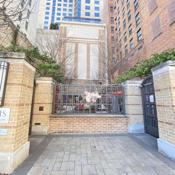 Soho Garden - Cocktail Bars Near Me - Houston, Texas