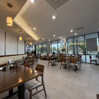 Pho Hoa - Inside area - very clean and spacious! - Vietnamese Near Me - Cypress, California