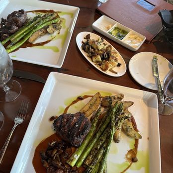 Different Pointe of View - Filet mignon with asparagus - New American Near Me - Phoenix, Arizona Different Pointe of View - Filet mignon with asparagus - New American Near Me - Phoenix, Arizona