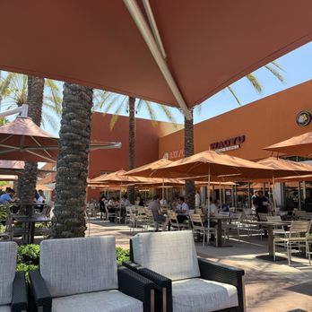 Everyday Eatery - Large outdoor common area - Cafes Near Me - Irvine, California Everyday Eatery - Large outdoor common area - Cafes Near Me - Irvine, California