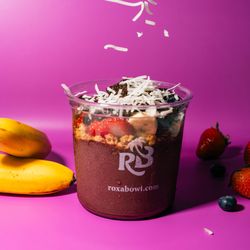 Roxa Bowl - CHOCO Bowl- Organic açai, granola, strawberries, blueberries, bananas, coconut shavings, and Nutella.