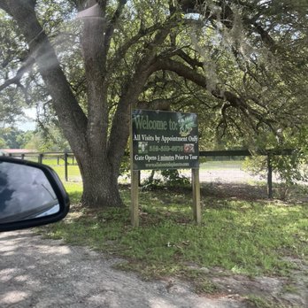 Two Tails Ranch - Sign upon enterance - Zoos Near Me - Williston, Florida