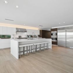 Francis Hoet - Douglas Elliman - Luxury homes