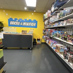 Bricks & Minifigs - Great for the kids and the kid in you.