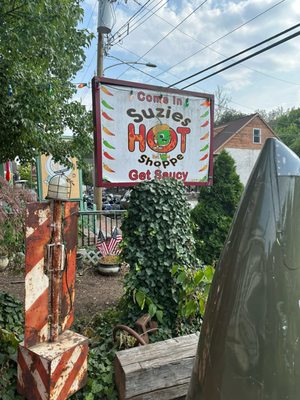 Suzies Hot Shoppe by null