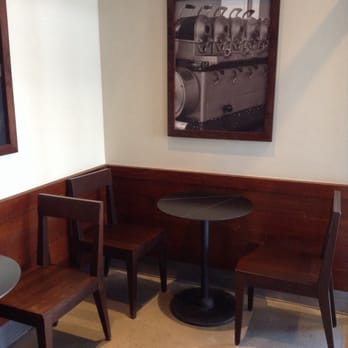 Starbucks - Quelques petites tables en fer au look tout de même bien design. - Coffee & Tea Near Me - Gatineau, Quebec Starbucks - Quelques petites tables en fer au look tout de même bien design. - Coffee & Tea Near Me - Gatineau, Quebec